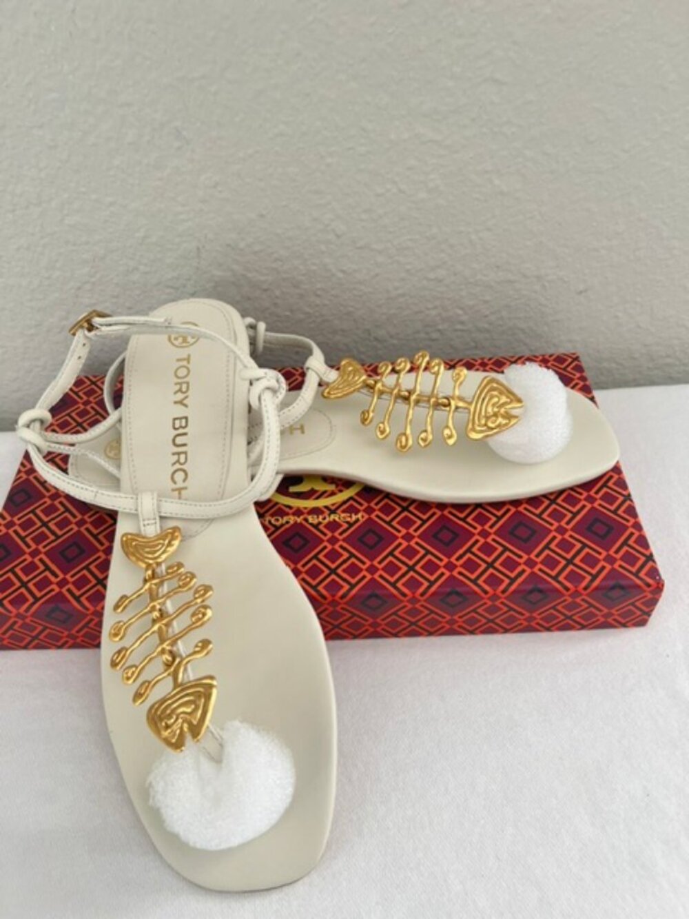 Tory Burch Womens Leather Capri Fish Ankle Buckled Sandals New Lvory - Picture 3 of 10